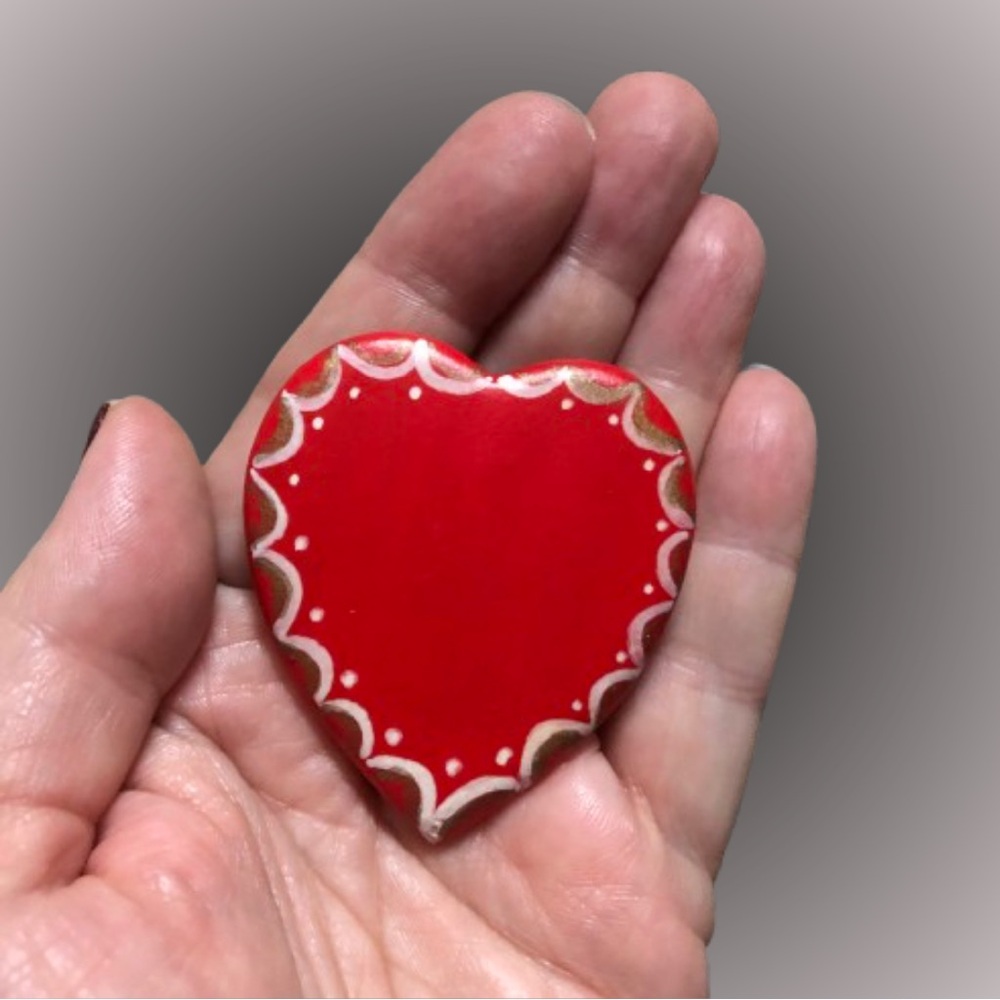 Vintage ceramic heart brooch red white Valentine’s Day rustic